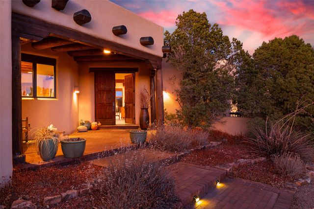 18 Daisy Circle, Santa Fe, NM 87506