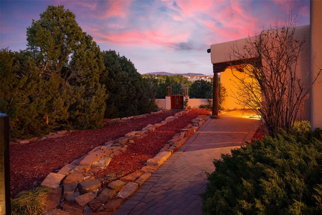 18 Daisy Circle, Santa Fe, NM 87506