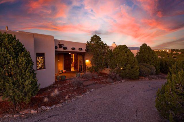 18 Daisy Circle, Santa Fe, NM 87506