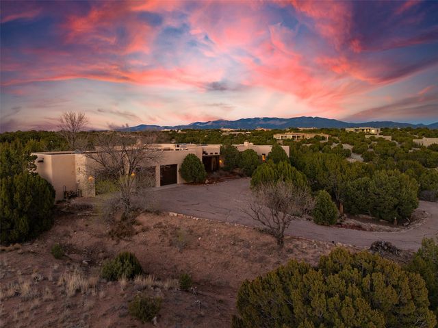 18 Daisy Circle, Santa Fe, NM 87506