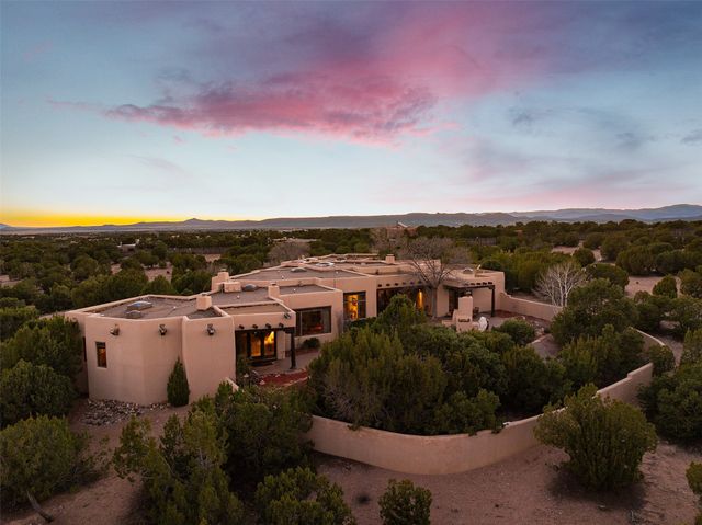 18 Daisy Circle, Santa Fe, NM 87506