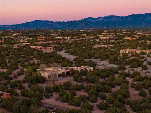 18 Daisy Circle, Santa Fe, NM 87506