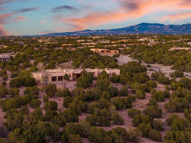 18 Daisy Circle, Santa Fe, NM 87506