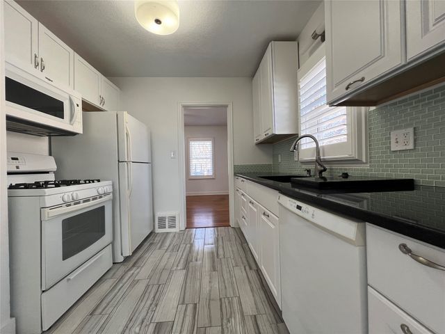 3301 Amherst Street, Des Moines, IA 50313