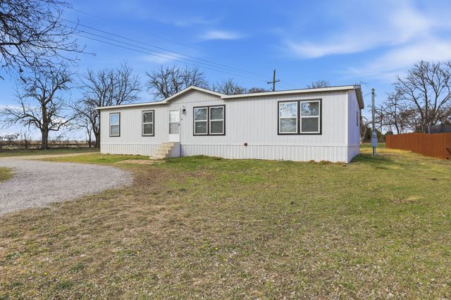 350 County Road 4905, Trenton, TX 75490
