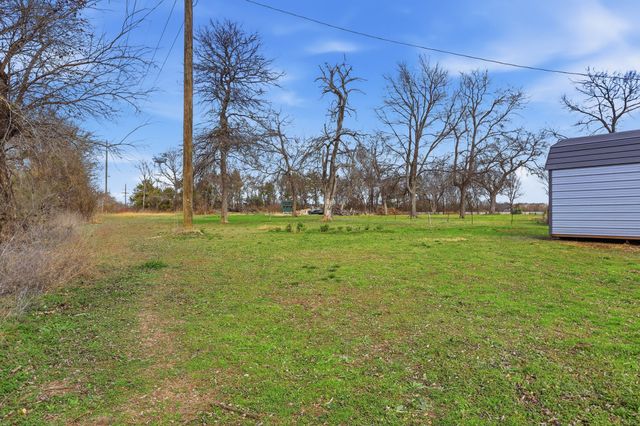 350 County Road 4905, Trenton, TX 75490