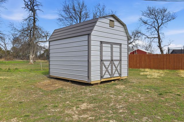 350 County Road 4905, Trenton, TX 75490