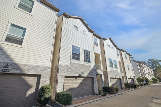 10906 Brookeshire Chase Lane Lane, Houston, TX 77043
