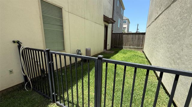10906 Brookeshire Chase Lane Lane, Houston, TX 77043