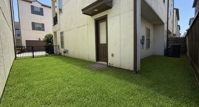 10906 Brookeshire Chase Lane Lane, Houston, TX 77043