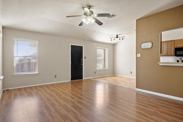 203 Altamont ST, Hutto, TX 78634
