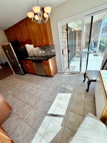 1053 Scanlon Drive A1, Wheeling, IL 60090