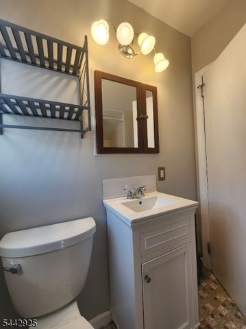 23 Park Ave, Garfield City, NJ 07026