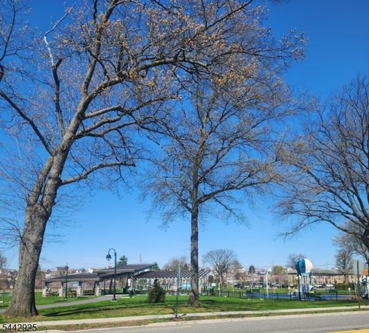 23 Park Ave, Garfield City, NJ 07026