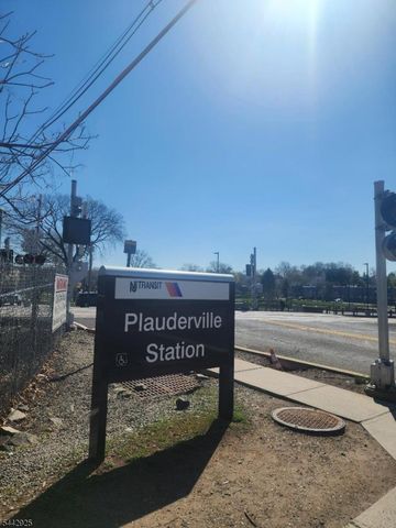 23 Park Ave, Garfield City, NJ 07026