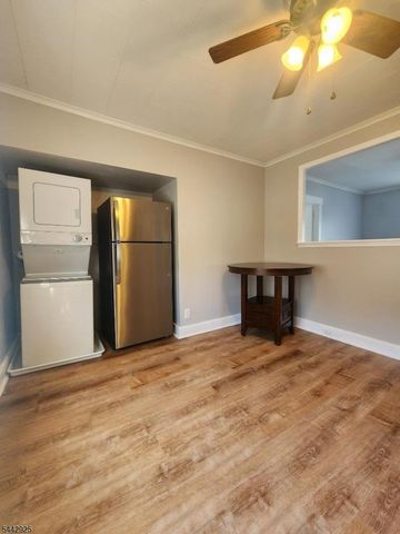 23 Park Ave, Garfield City, NJ 07026