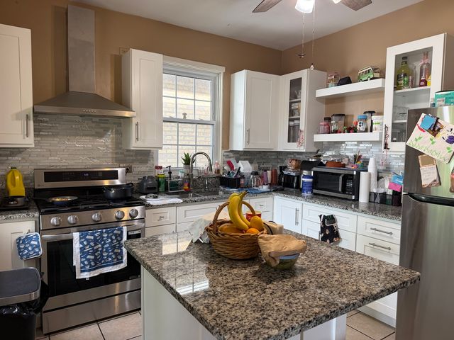 5528 W Henderson Street, Chicago, IL 60641