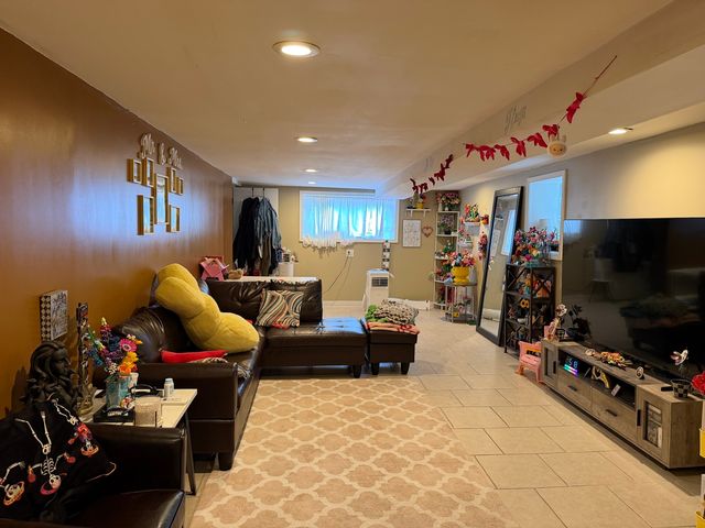 5528 W Henderson Street, Chicago, IL 60641