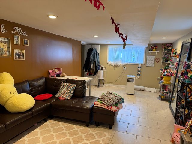5528 W Henderson Street, Chicago, IL 60641
