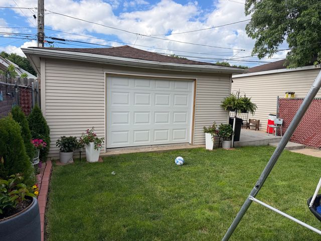 5528 W Henderson Street, Chicago, IL 60641