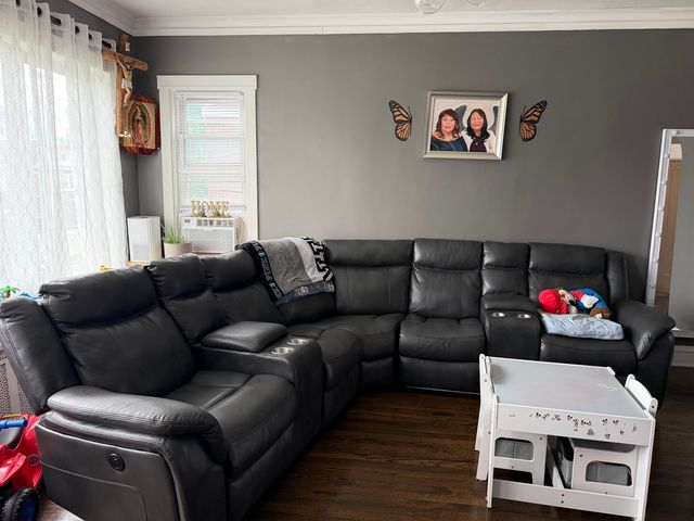 5528 W Henderson Street, Chicago, IL 60641