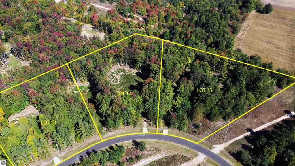 Image 4 of property listing at 2961 Wildfire Road, Kingsley, MI 49649