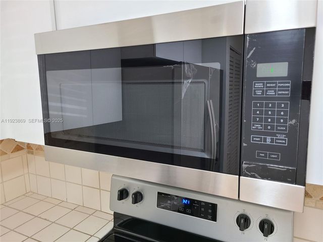 10282 NW 9th St Cir 205, Miami, FL 33172