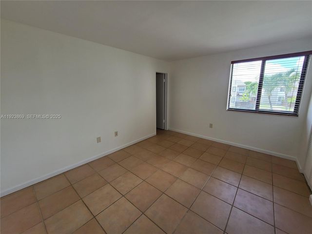 10282 NW 9th St Cir 205, Miami, FL 33172