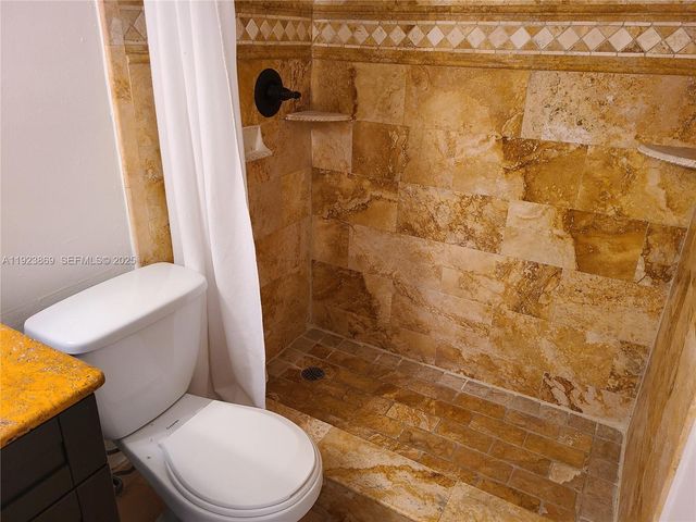 10282 NW 9th St Cir 205, Miami, FL 33172