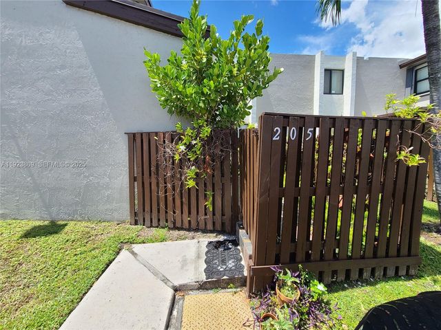 10282 NW 9th St Cir 205, Miami, FL 33172