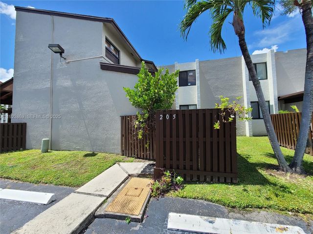 10282 NW 9th St Cir 205, Miami, FL 33172