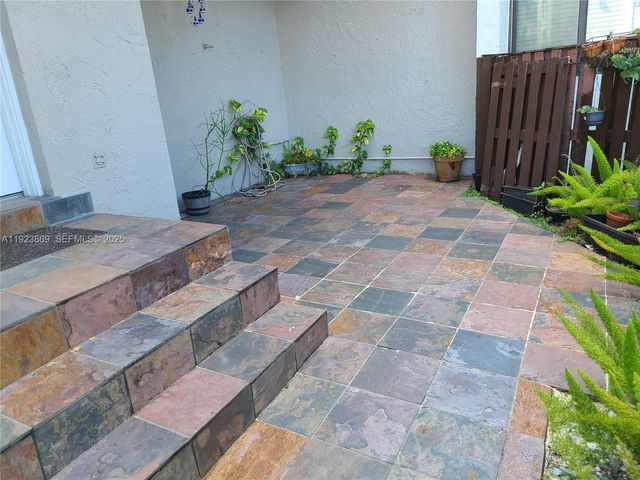 10282 NW 9th St Cir 205, Miami, FL 33172