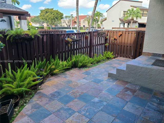 10282 NW 9th St Cir 205, Miami, FL 33172