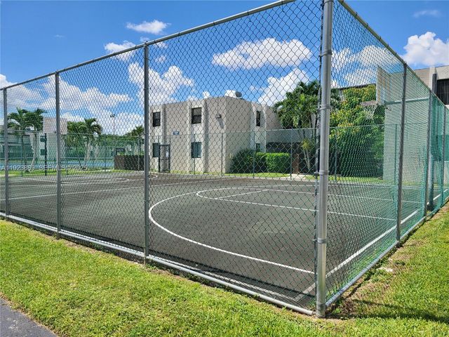 10282 NW 9th St Cir 205, Miami, FL 33172