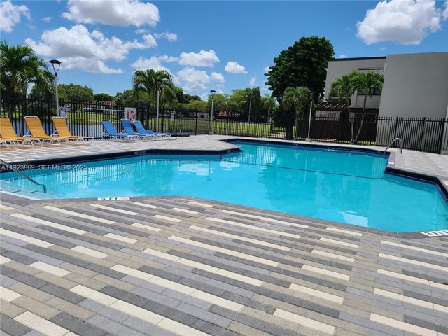 10282 NW 9th St Cir 205, Miami, FL 33172