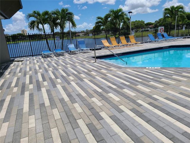 10282 NW 9th St Cir 205, Miami, FL 33172