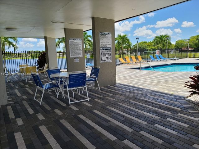 10282 NW 9th St Cir 205, Miami, FL 33172