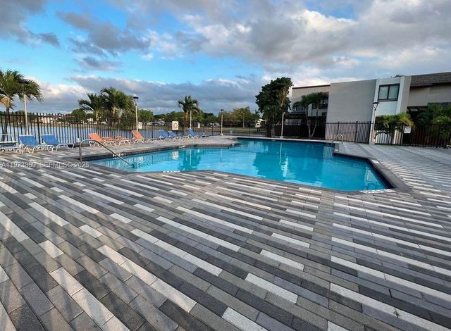 10282 NW 9th St Cir 205, Miami, FL 33172