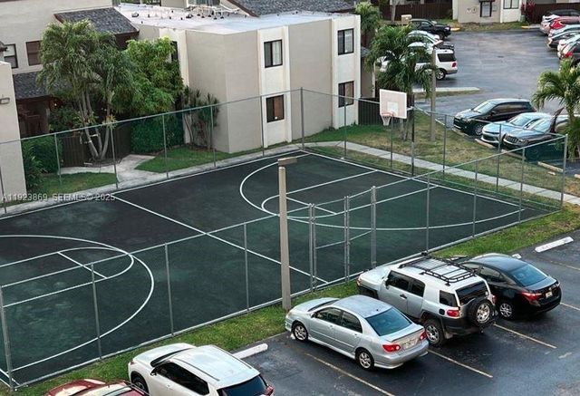 10282 NW 9th St Cir 205, Miami, FL 33172