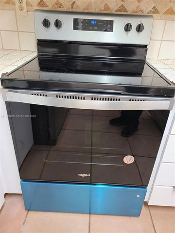 10282 NW 9th St Cir 205, Miami, FL 33172