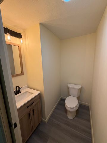 16 Flint Rd, Oakham, MA 01068