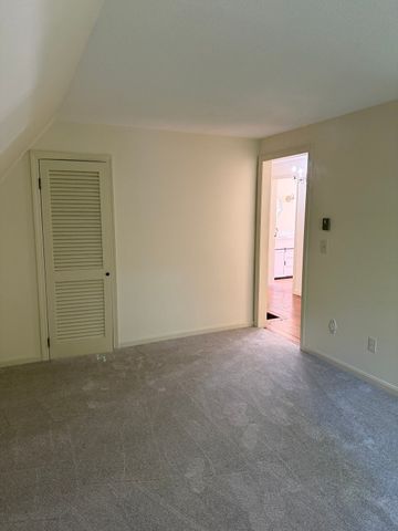 16 Flint Rd, Oakham, MA 01068