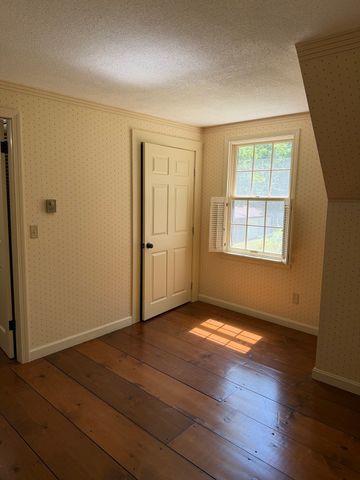 16 Flint Rd, Oakham, MA 01068
