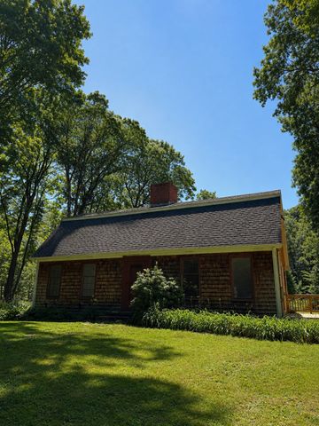 16 Flint Rd, Oakham, MA 01068