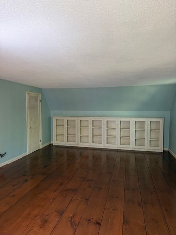 16 Flint Rd, Oakham, MA 01068