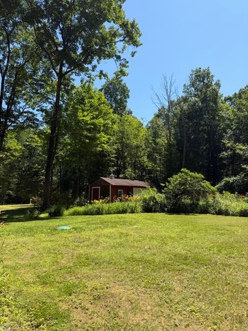 16 Flint Rd, Oakham, MA 01068