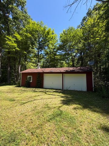 16 Flint Rd, Oakham, MA 01068