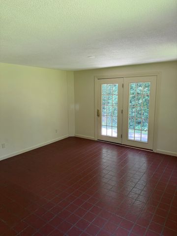 16 Flint Rd, Oakham, MA 01068