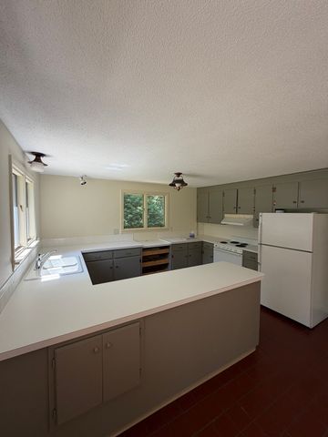 16 Flint Rd, Oakham, MA 01068