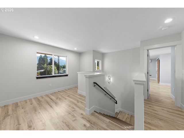 1736 DRURY Ln, Grants Pass, OR 97527